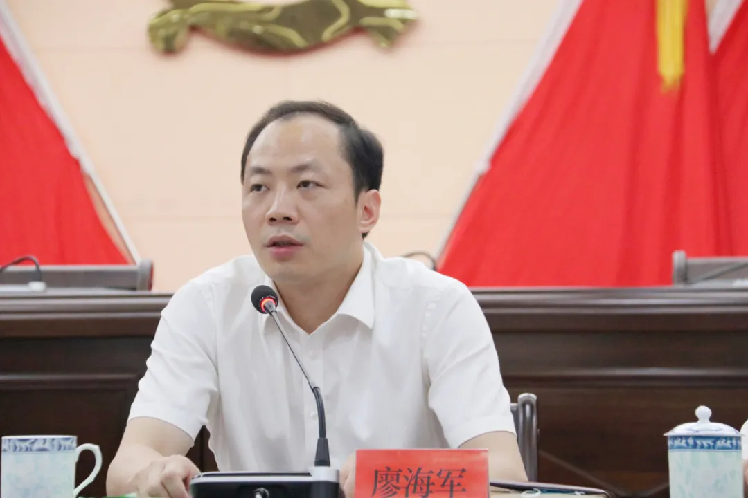 全區上半年經濟形勢分析會召開