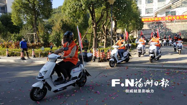 長樂發(fā)放38輛社工服務(wù)專用電動自行車