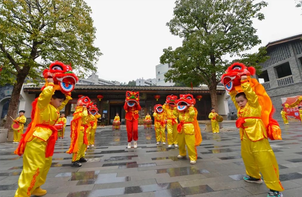 長樂和平街：張燈結(jié)彩度佳節(jié)，喜慶團圓鬧元宵！