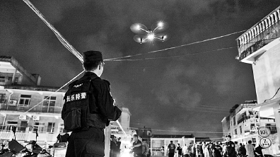 人在做“機(jī)”在看　事情辦得妥妥的