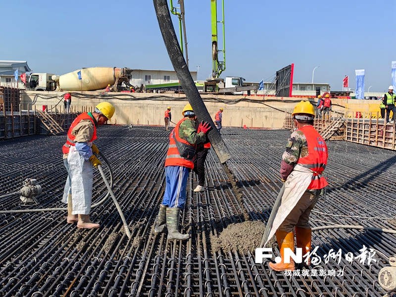 長(zhǎng)樂機(jī)場(chǎng)綜合交通樞紐配套工程F2/F3國(guó)鐵車站封頂